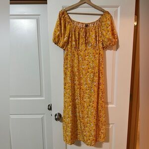 Like New* 🩷Floral Yellow Maxi Dress with slit
